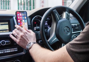 Learn about the features of the new iPhone X for drivers