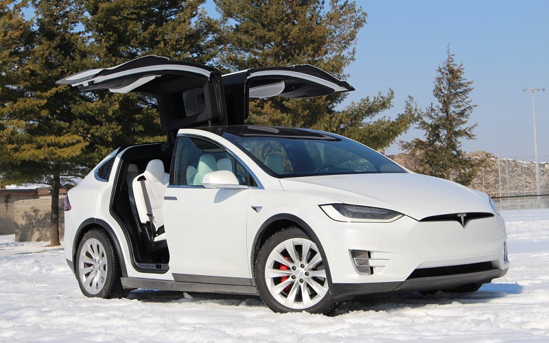 Watch: Tesla Model X has the Lowest Rollover Probability   