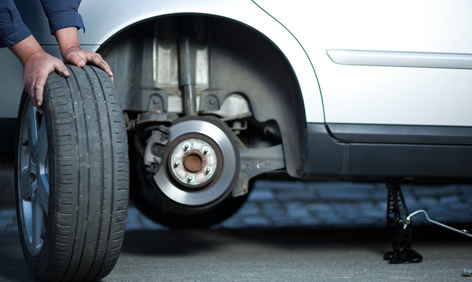 7 Signs of a Damaged Steering Wheel